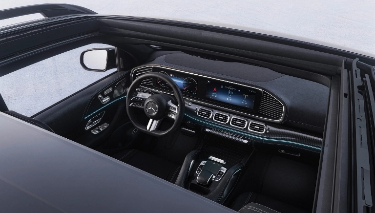 Interfaz de usuario: MBUX (Mercedes-Benz user experience).